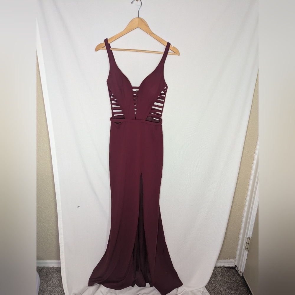 La Femme Style 22245 Maroon Cut Out Ribcage Formal Maxi Dress Size 4